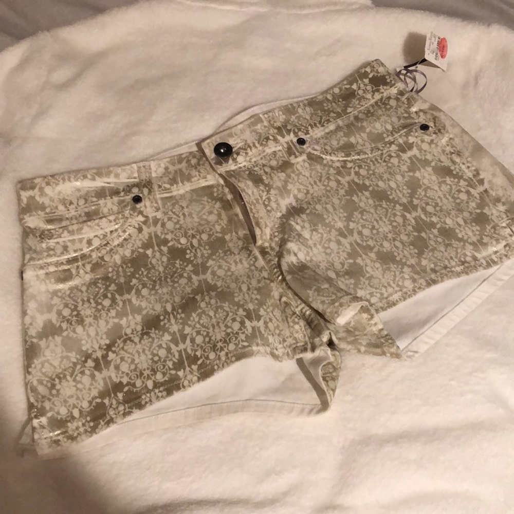 NWT Rich and Skinny Short